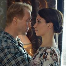 Евгений Миронов, Александра Урсуляк в фильме "Время первых"
