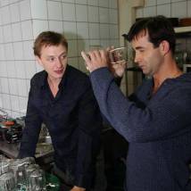 Дмитрий Певцов и Марат Башаров на съемках сериала "Холостяки"