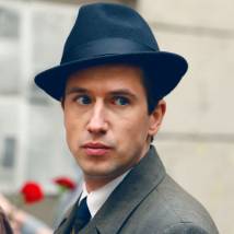 Егор Корешков на съемках сериала "ОптиМисты"