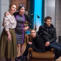 Агриппина Стеклова, Жанна Эппле, Анна Андрусенко и Дмитрий Ендальцев на съемках сериала "Беглые родственники"