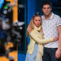 Анна Андрусенко и Дмитрий Ендальцев на съемках сериала "Беглые родственники"