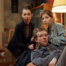 Денис Парамонов, Полина Пушкарук, Александра Велескевич в сериале "Филфак"