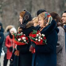 Виктория Исакова, Анна Михалкова на съемках фильма "Частица вселенной"
