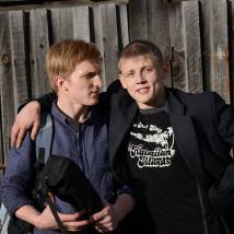 Кирилл Фролов и Максим Емельянов на съемках фильма "Огни большой деревни"