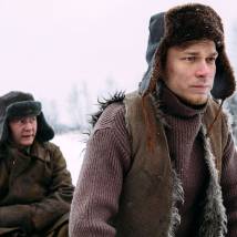 Юрий Борисов на съемках сериала "Отчий берег"