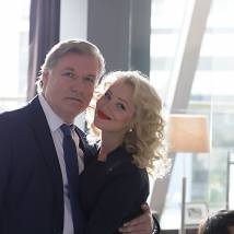 Владимир Симонов, Ирина Темичева на съемках сериала "Свадьбы и разводы"