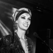 Агата Муцениеце на съемках сериала "Живой"