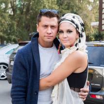 Павел Прилучный, Агата Муцениеце на съемках сериала "Живой"