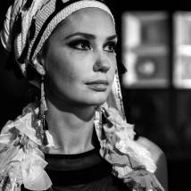 Агата Муцениеце на съемках сериала "Живой"