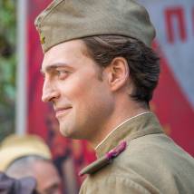 Иван Колесников на съемках сериала "Русские горки" (© фото: предоставлено Первым каналом)