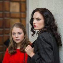 Мария Лисовая, Анастасия Громова на съемках сериала "Русские горки" (© фото: предоставлено Первым каналом)