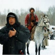 режиссер Александр Прошкин на съемках фильма "Русский бунт" (© фото: profitkino.ru)