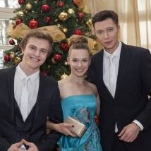 Александр Давыдов, Наталия Балясова, Денис Нурулин на съемках сериала "Сиделка"