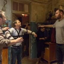 Павел Деревянко, Семен Слепаков на съемках сериала "Домашний арест"