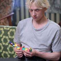Егор Трухин на съемках сериала "90-е. Весело и громко"