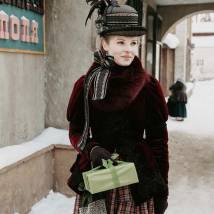 Ольга Плешкова на съемках сериала "Тайны госпожи Кирсановой"