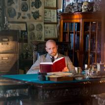 Юрий Колокольников на съемках сериала "Воскресенский" (© фото: предоставлено Первым каналом)