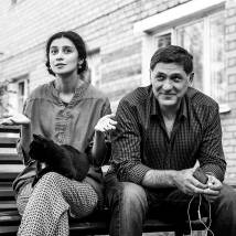 Равшана Куркова, Сергей Пускепалис на съемках сериала "А у нас во дворе... Второй сезон"