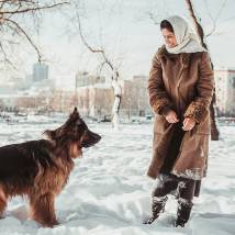 Равшана Куркова на съемках сериала "А у нас во дворе... Второй сезон"