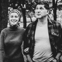 Равшана Куркова, Сергей Пускепалис на съемках сериала "А у нас во дворе... Второй сезон"