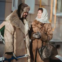 Равшана Куркова, Сергей Пускепалис на съемках сериала "А у нас во дворе... Второй сезон"