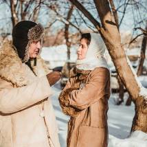 Равшана Куркова, Сергей Пускепалис на съемках сериала "А у нас во дворе... Второй сезон"