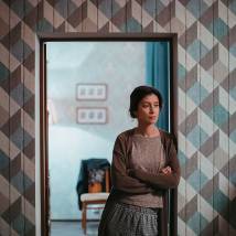 Равшана Куркова на съемках сериала "А у нас во дворе... Второй сезон"