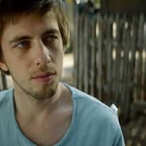 Александр Паль в сериале "Толя робот"