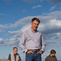 Кирилл Гребенщиков на съемках фильма "Закрытый сезон" (© фото: предоставлено телеканалом "Россия 1")