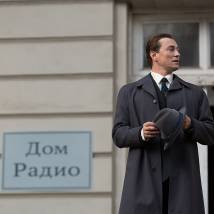 Сергей Безруков на съемках сериала "ОптиМисты. Карибский сезон" (© фото: предоставлено телеканалом "Россия 1")