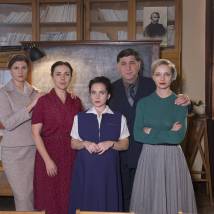 Елена Панова, Екатерина Вилкова, Сергей Пускепалис, Марьяна Спивак, Яна Дюбуи на съемках сериала "Шифр. Второй сезон" (© фото: предоставлено Первым каналом)