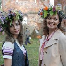 Алиса Варова, Дарья Ленда на съемках фильма "Два силуэта на закате солнца"