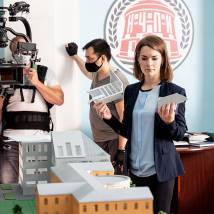 Дарья Урсуляк на съемках сериала "Дылды. Второй сезон" (© фото: предоставлено телеканалом СТС)
