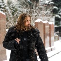 Роман Маякин на съемках сериала "Сергий против нечисти" (© фото: предоставлено ОТТ-платформой Kion)