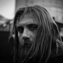 Роман Маякин на съемках сериала "Сергий против нечисти" (© фото: предоставлено ОТТ-платформой Kion)