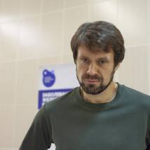 Сергей Перегудов на съемках фильма "Когда закончится февраль" (© фото: предоставлено телеканалом "Россия 1")
