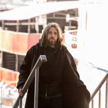 Роман Маякин на съемках сериала "Сергий против нечисти. Шабаш" (© фото: предоставлено ОТТ-платформой Kion)
