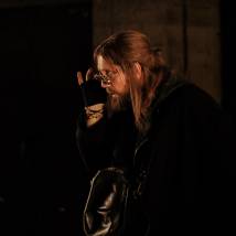 Роман Маякин на съемках сериала "Сергий против нечисти. Яга" (© фото: предоставлено ОТТ-платформой Kion)