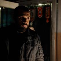 Александр Ильин-мл. на съемках сериала "Бар "Один звонок"" (© фото: предоставлено OTT-платформой Kion)