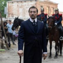 Сергей Безруков на съемках сериала "Плевако" (© фото: предоставлено телеканалом НТВ)