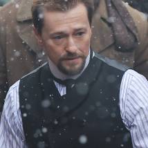 Сергей Безруков на съемках сериала "Плевако" (© фото: предоставлено телеканалом НТВ)