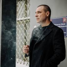 Евгений Цыганов на съемках фильма "Первый номер" (© фото: предоставлено OTT-платформой Kion)