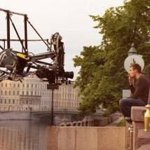 Евгений Цыганов на съемках фильма "Питер FM" (© фото: Даша Чаликова (profitkino.ru))