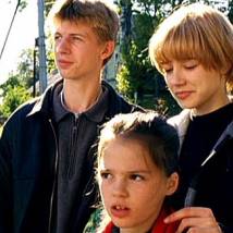 Оксана Акиньшина и Екатерина Горина в фильме "Сестры"