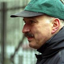 Режиссер Борис Фрумин на съемках фильма "Нелегал"