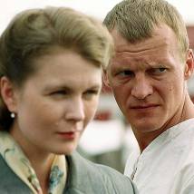 Алексей Серебряков, Анастасия Немоляева в фильме "Перегон"