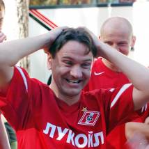 Футболист Дмитрий Аленичев на съемках фильма "Парижане"