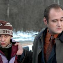 Павел Деревянко и Иван Рыжиков на съемках фильма "Беглянки"