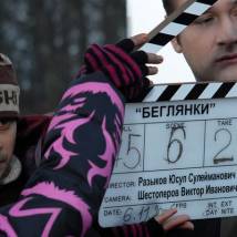Павел Деревянко и Иван Рыжиков на съемках фильма "Беглянки"