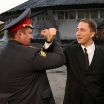Олег Комаров и Оскар Кучера на съемках сериала "Короли игры"